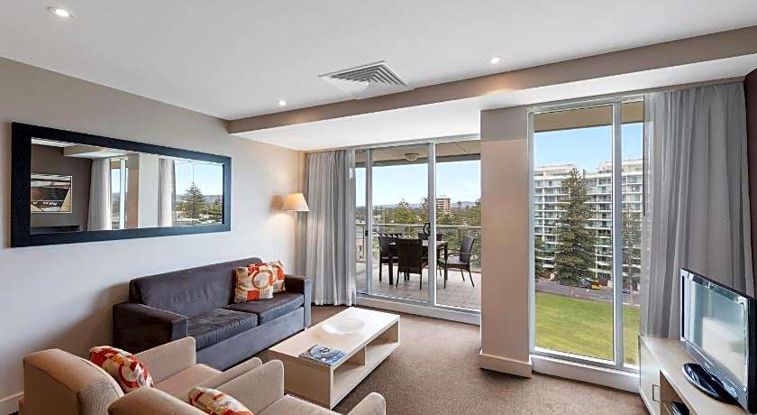Oaks Glenelg Plaza Pier Suites