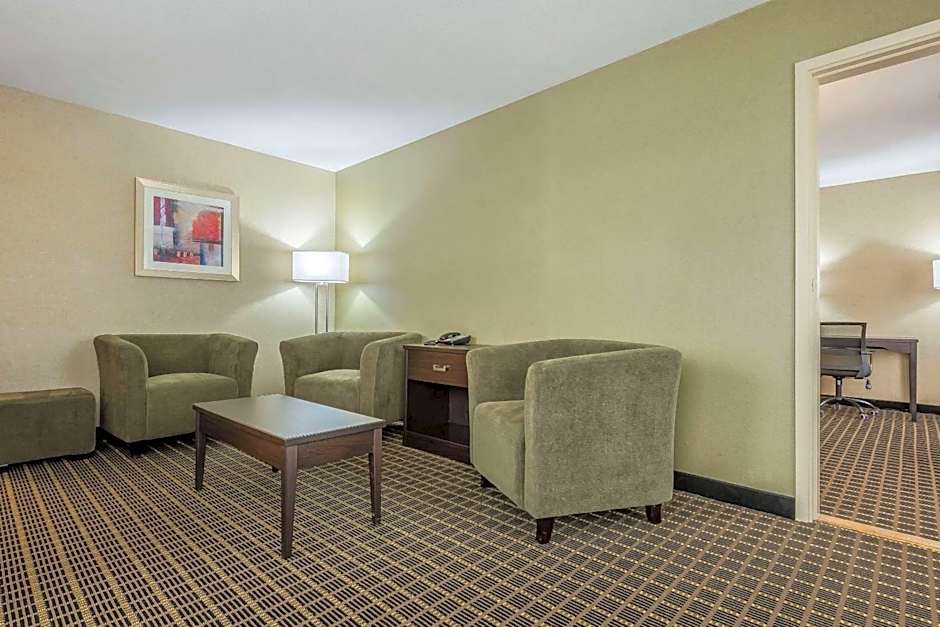 Quality Inn & Suites Windsor