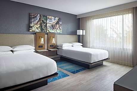One-Bedroom Suite with Two Double Beds - Low Floor