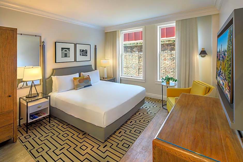 Hotel E