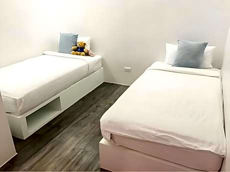 S Twin Capsule Basement Floor