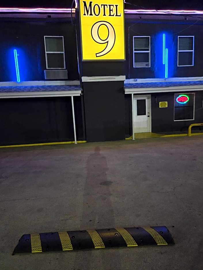 Motel 9