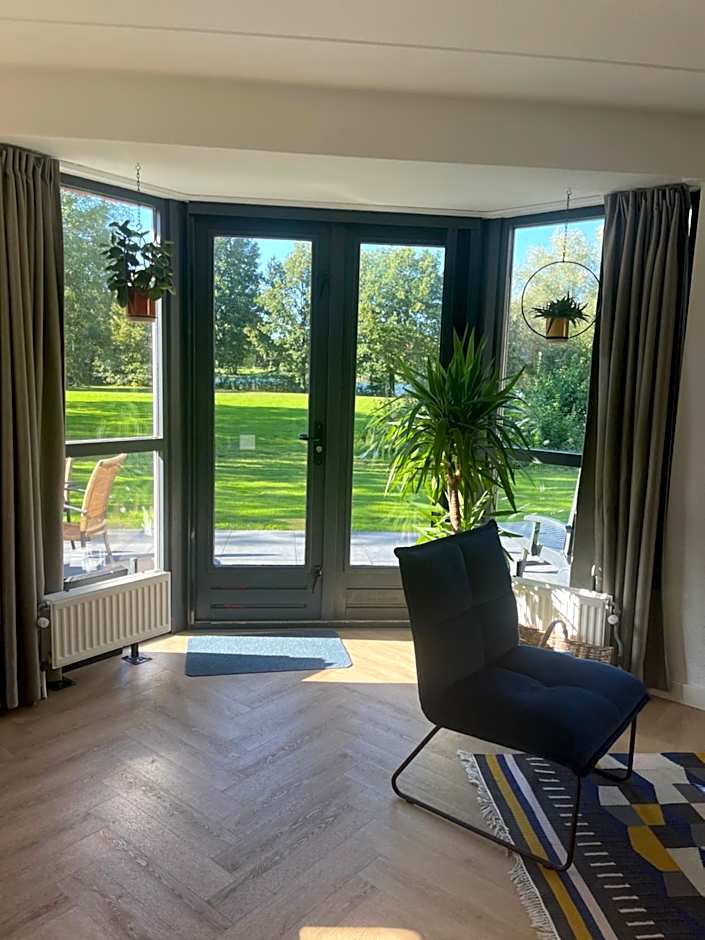 Nice 3-bedroom house with lake view