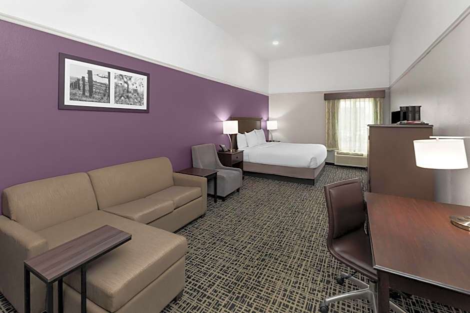 La Quinta Inn & Suites by Wyndham Brownwood