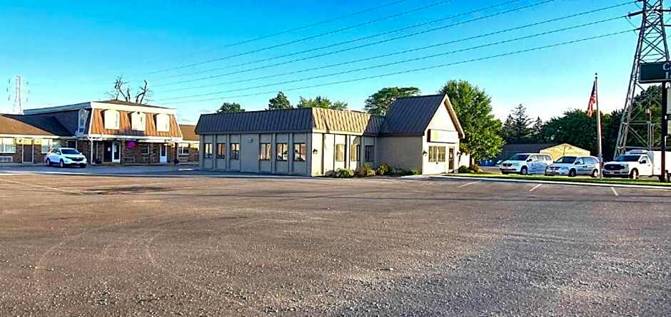 Country Club Inn & Suites