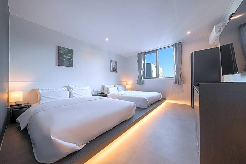 Workers Hotel Daejeon by Aank