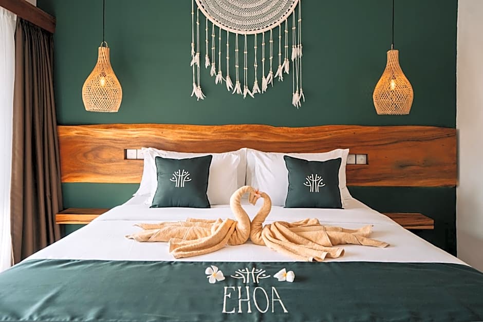 EHOA NYANYI BEACH Boutique Hotel - In front of entrance to NUANU