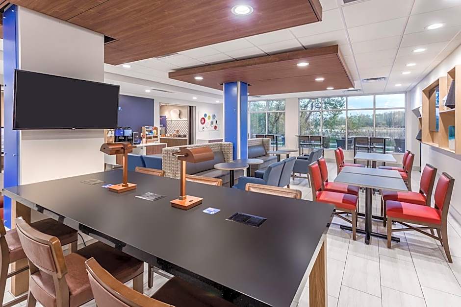 Holiday Inn Express & Suites Hammond By IHG