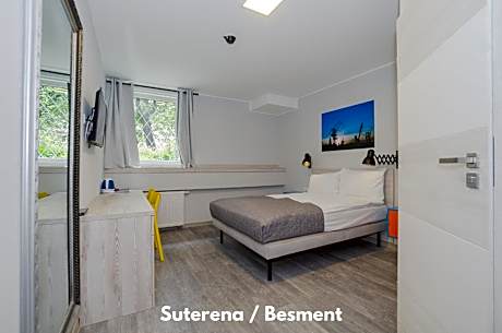 Double Room with Private Bathroom - Lower Ground Floor (No. 12)