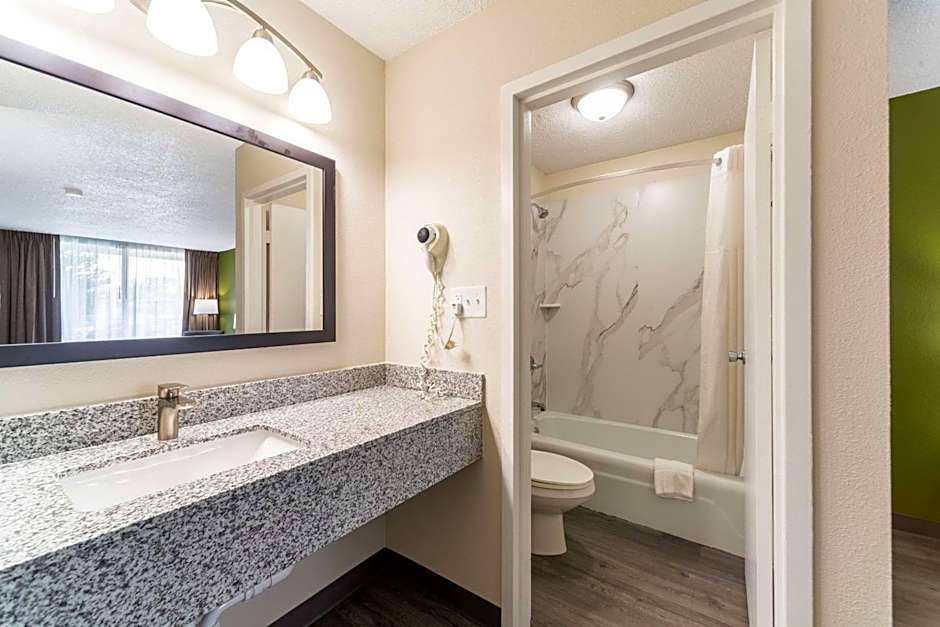 Quality Inn & Suites Vandalia near I-70 and Hwy 51