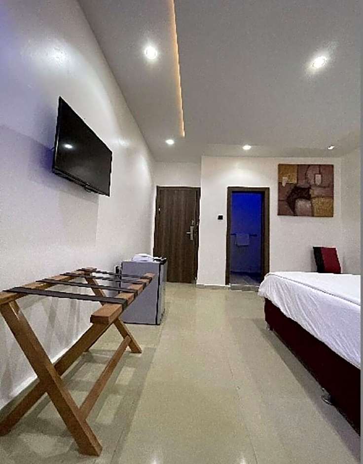 Charlies Place and Suites