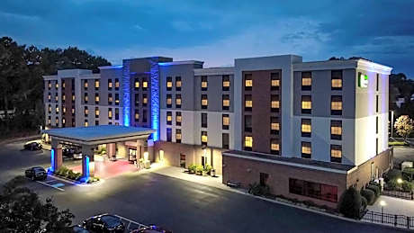 Holiday Inn Express & Suites Newport News By IHG