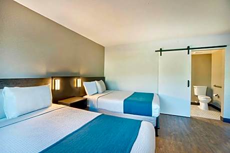 Queen Room with Two Queen Beds - Disability Access - Roll In Shower