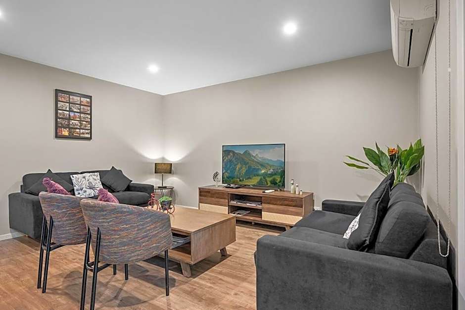 Sovereign Hill Close -private, peaceful, modern