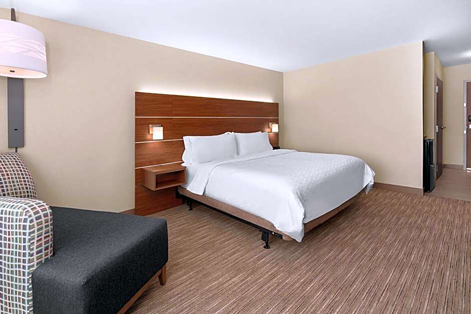 Holiday Inn Express & Suites Willows by IHG