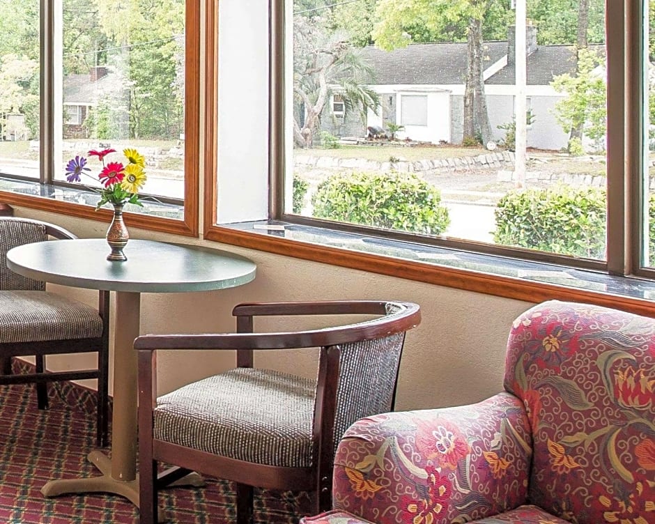 Econo Lodge Fort Jackson