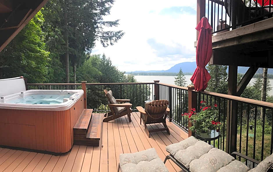 The Fraser River's Edge B&B Lodge