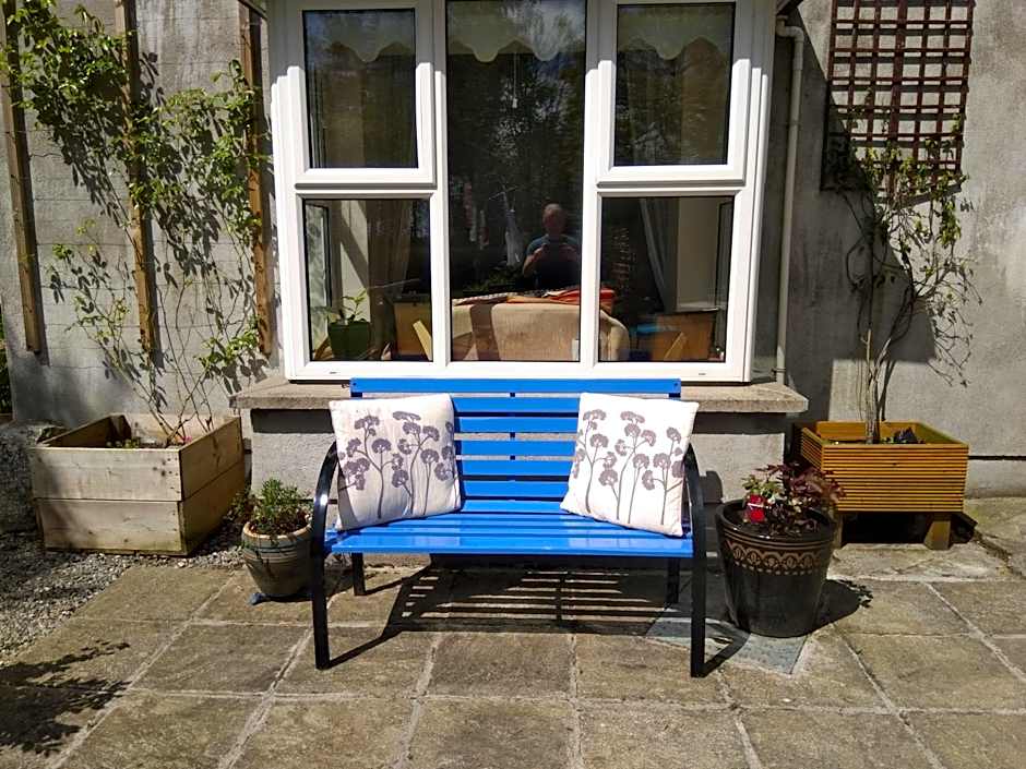 Twin Oaks Bed & Breakfast