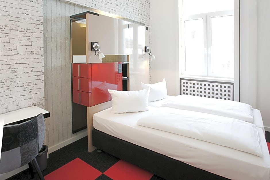 Hotel Cristall - Frankfurt City