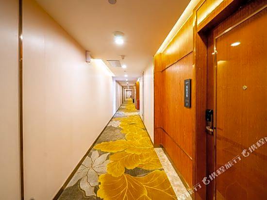 Zhongbo Art Hotel (Hualin Temple Subway Station Store, Shangxiajiu Commercial Pedestrian Street)