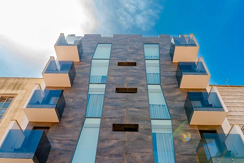 Glass House - Smart Rooms & Parking