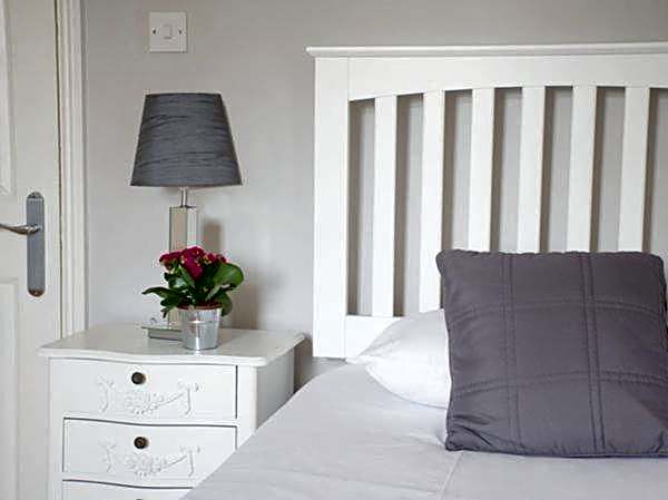 The Cambridge Guest House by Tas