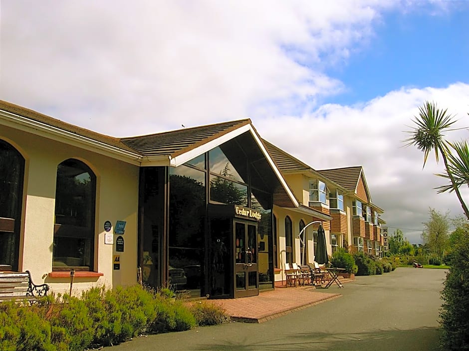 Cedar Lodge Hotel & Restaurant