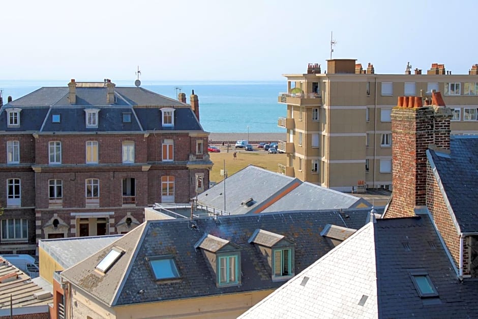 LA TOUR AUX CRABES près de la plage