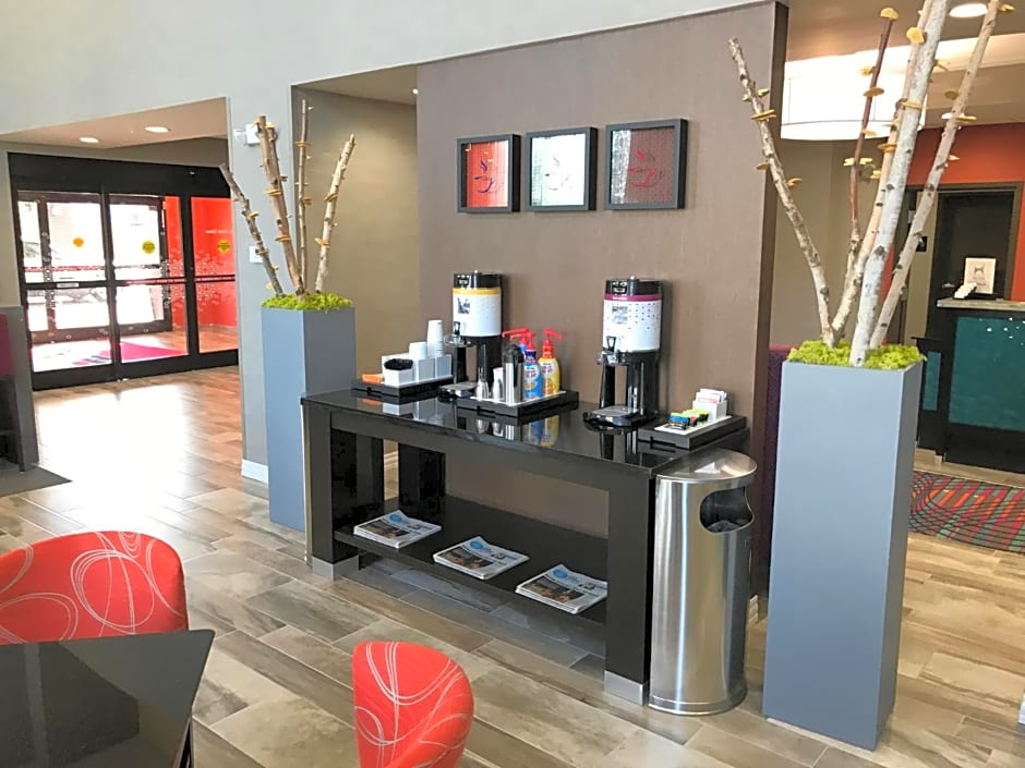 Hampton Inn & Suites-Moore