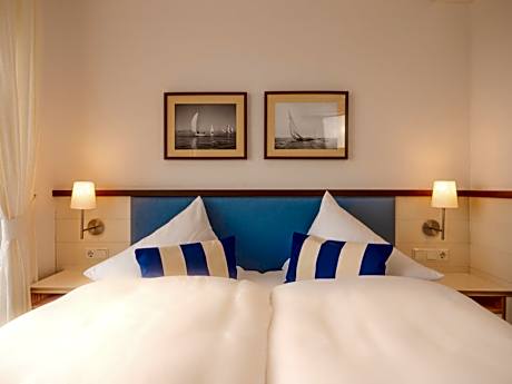 Apartment with Balcony and Lake View (2 Adults)