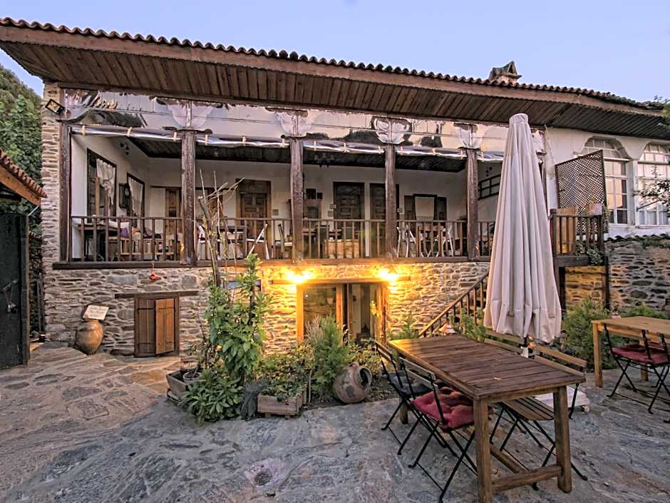 Birgi Hotel Saliha Hanim Tas Konak