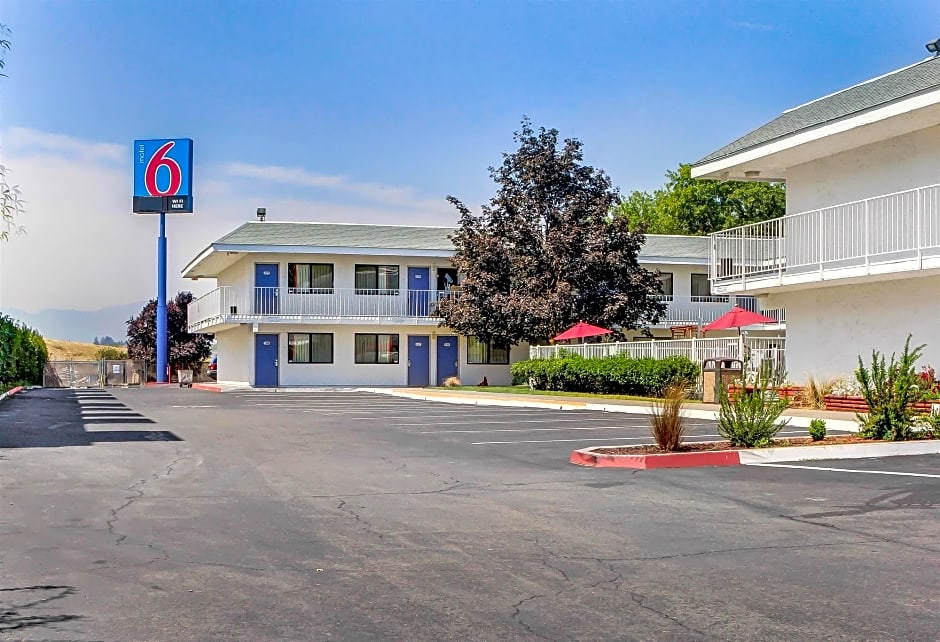 Motel 6 Medford, OR