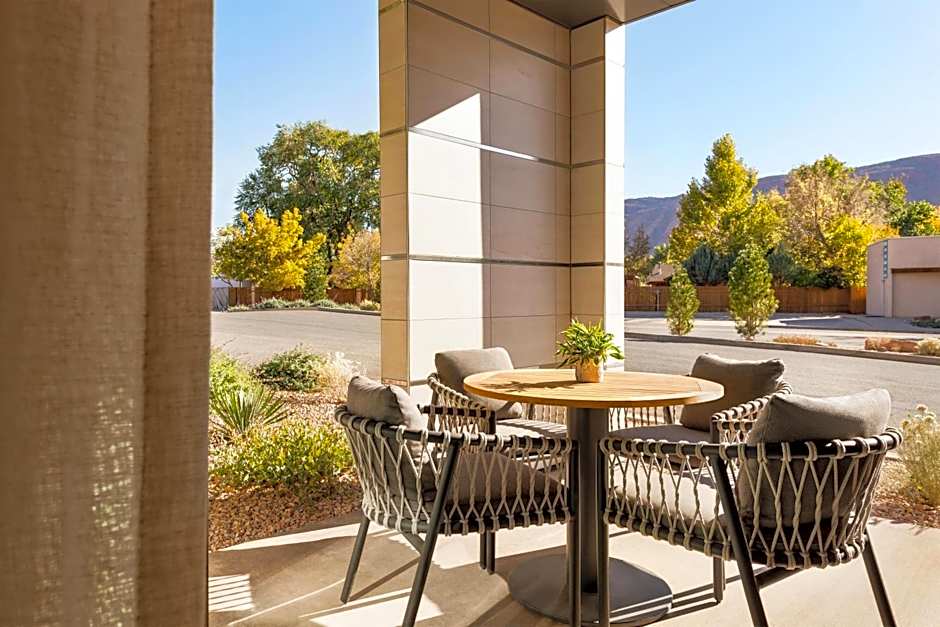 Hoodoo Moab, Curio Collection By Hilton
