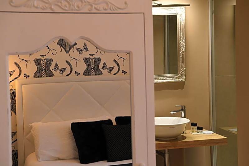 Lainez Rooms & Suites