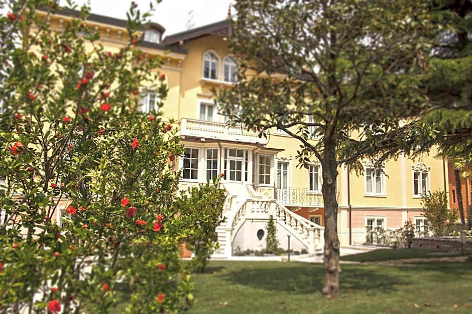 Villa Italia Luxury Suites and Apartments