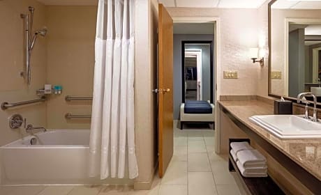 Queen Room with Accessible Tub - Disability Access