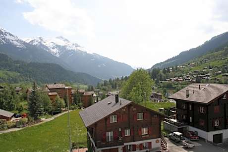 Apartment with Mountain View