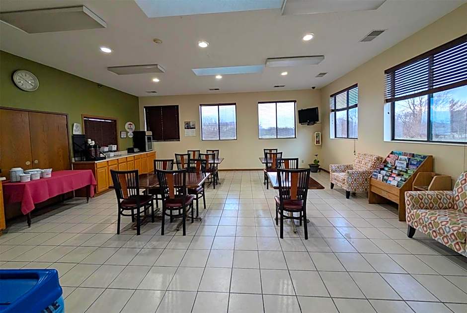 Super 8 by Wyndham DeKalb IL