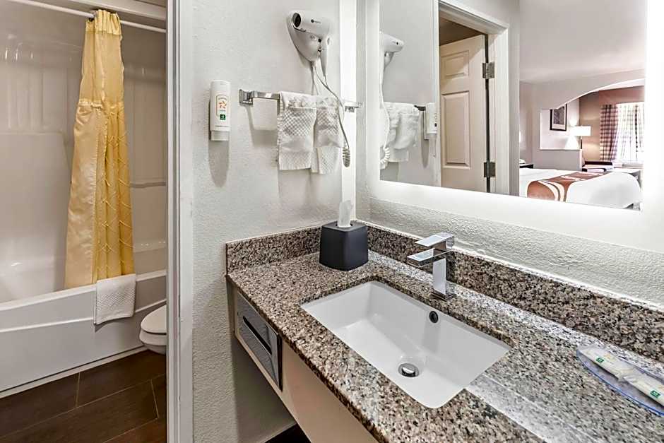 Quality Inn & Suites near Robins Air Force Base