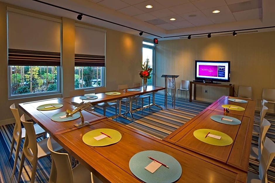 Aloft Portland Airport Hotel at Cascade Station