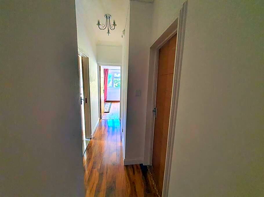 2 Bedroom Flat - Travel Direct to Heathrow/Central