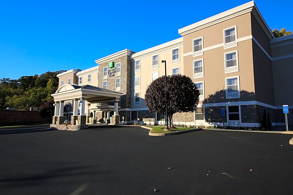 Holiday Inn Express Danbury I-84 By IHG