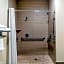 Econo Lodge Inn & Suites