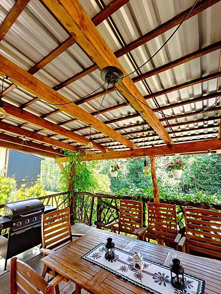 DOMEK NA GÓRACH z GORĄCĄ BALIĄ i SAUNĄ