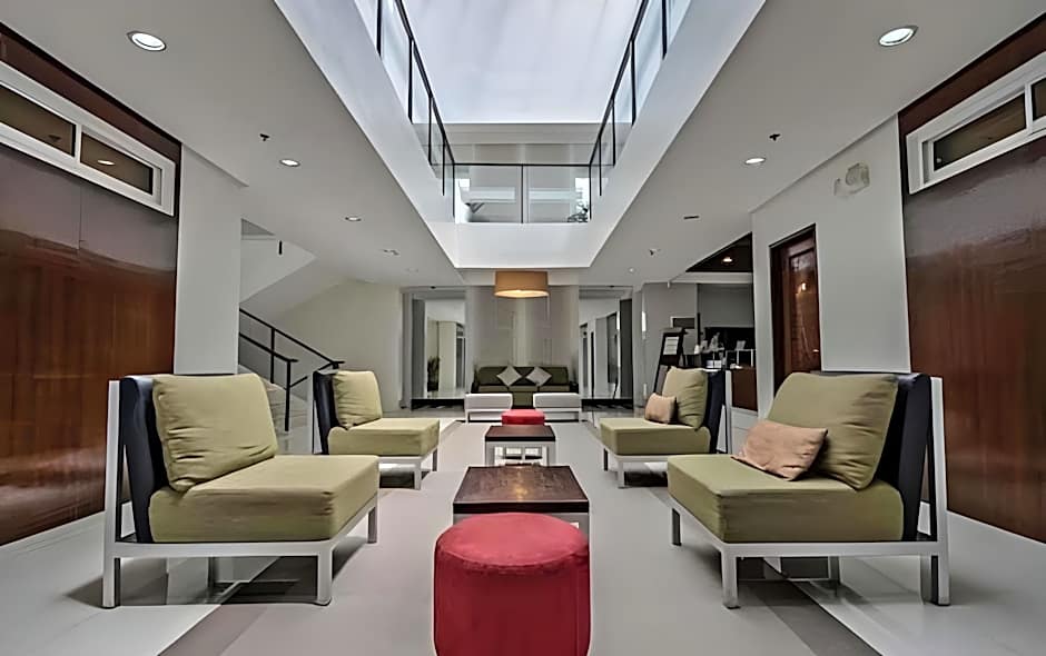 Holiday Suites Business District - Formerly Empire Suites Hotel