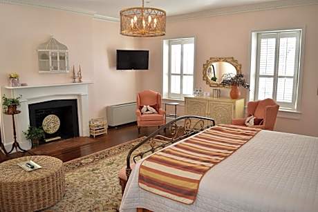 King Studio with Sofa Bed