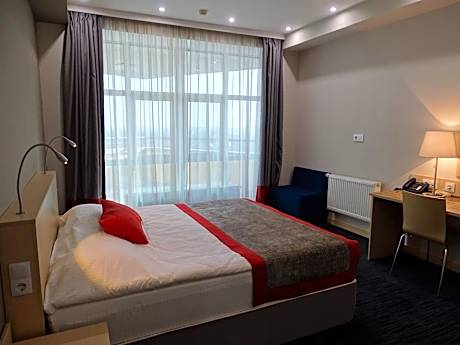 Superior King Suite - Non-Smoking