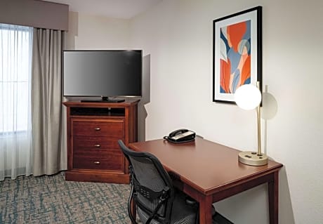 King Suite with Accessible Tub - Mobility and Hearing Access/Non-Smoking