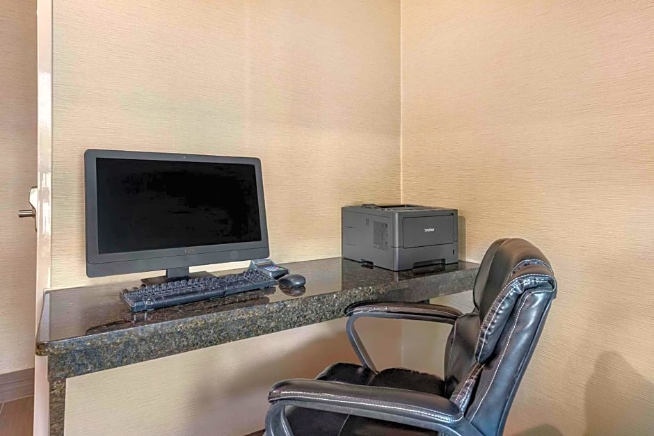 Comfort Suites Grandville
