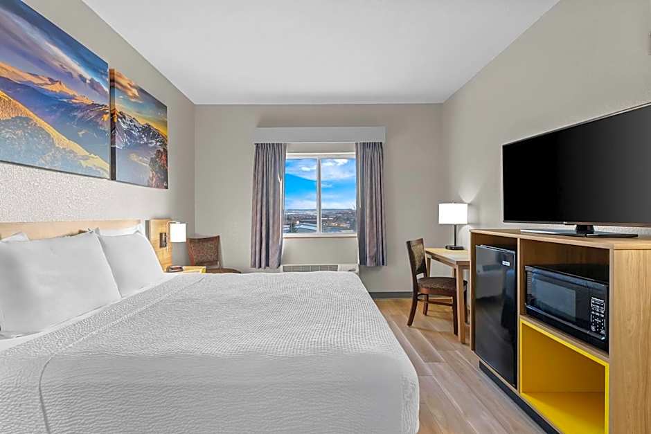 Days Inn & Suites by Wyndham Castle Rock